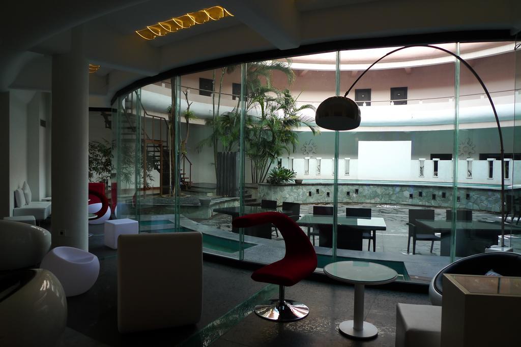 The Hans Hotel Хубли Экстерьер фото
