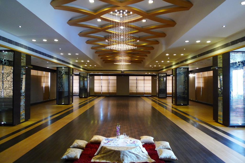 The Hans Hotel Хубли Экстерьер фото