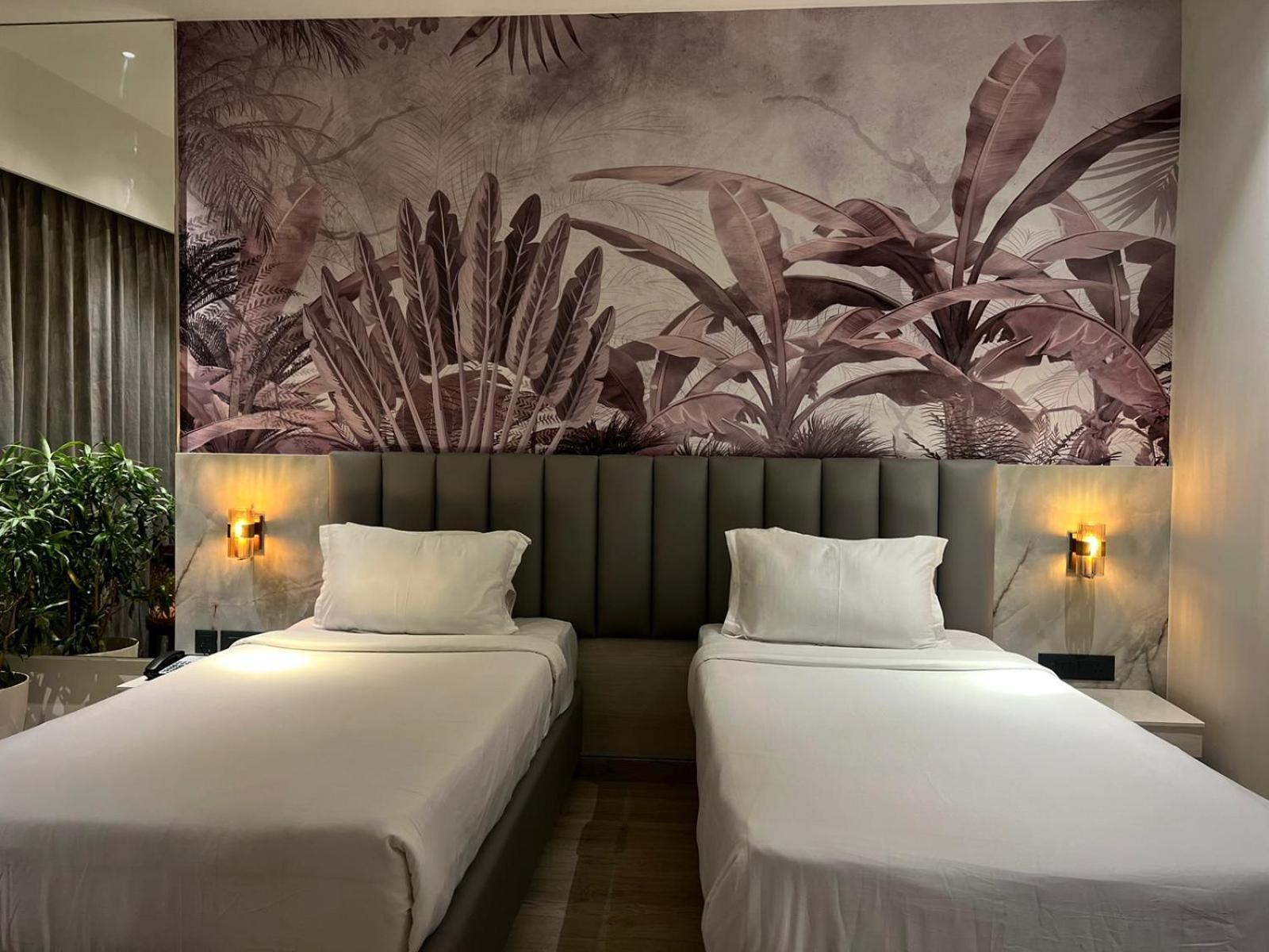 The Hans Hotel Хубли Экстерьер фото