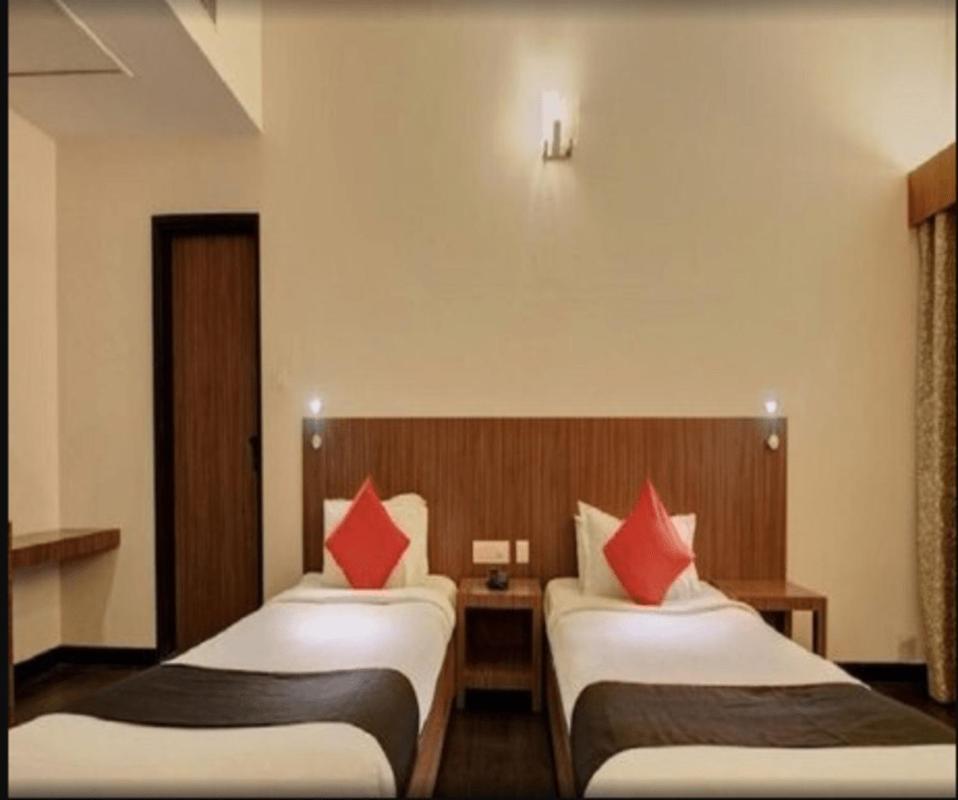 The Hans Hotel Хубли Экстерьер фото
